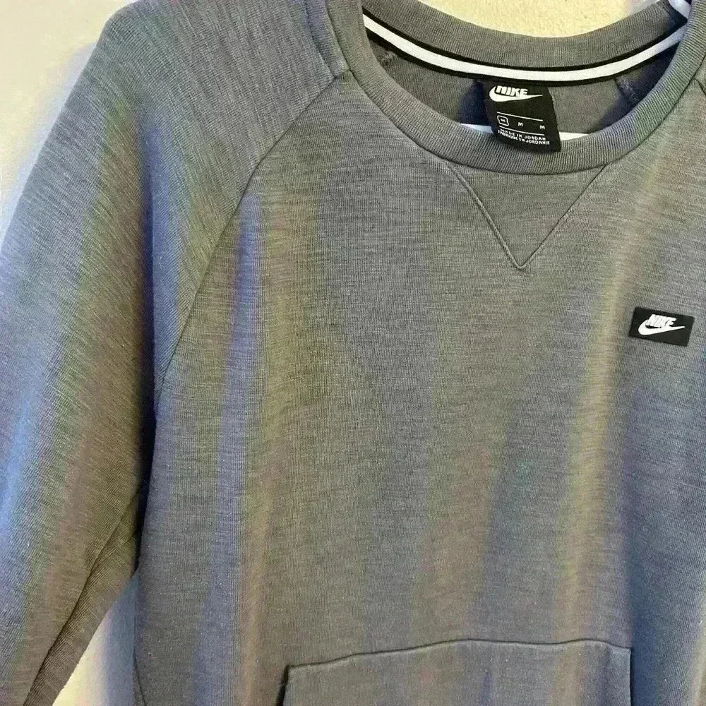 Men's Nike crewneck grey pullover with front pocket size medium